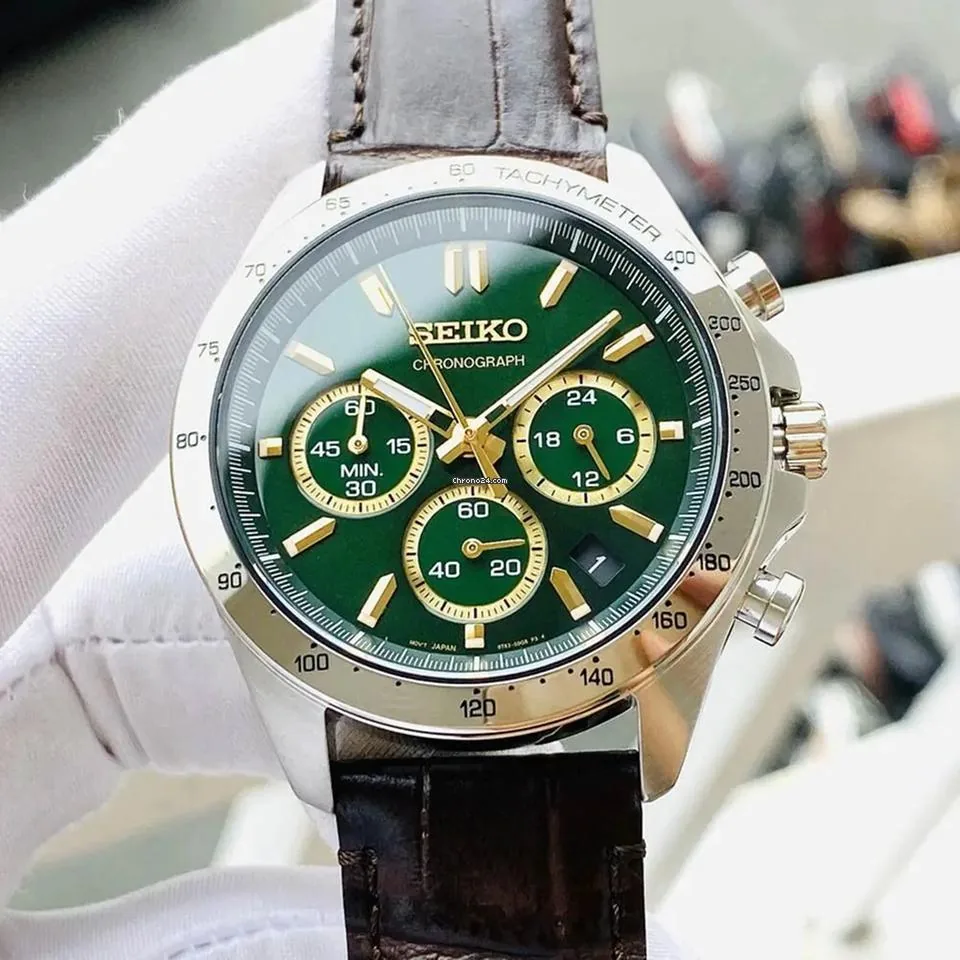 Seiko Chronograph na luva branca — apresentação premium